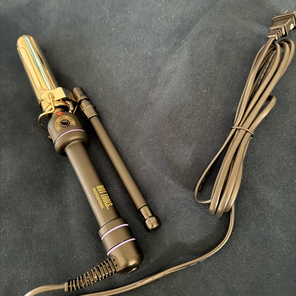 Hot Tools Pro Artist 24K Gold collection

1 1/4” Marcel Curling Iron